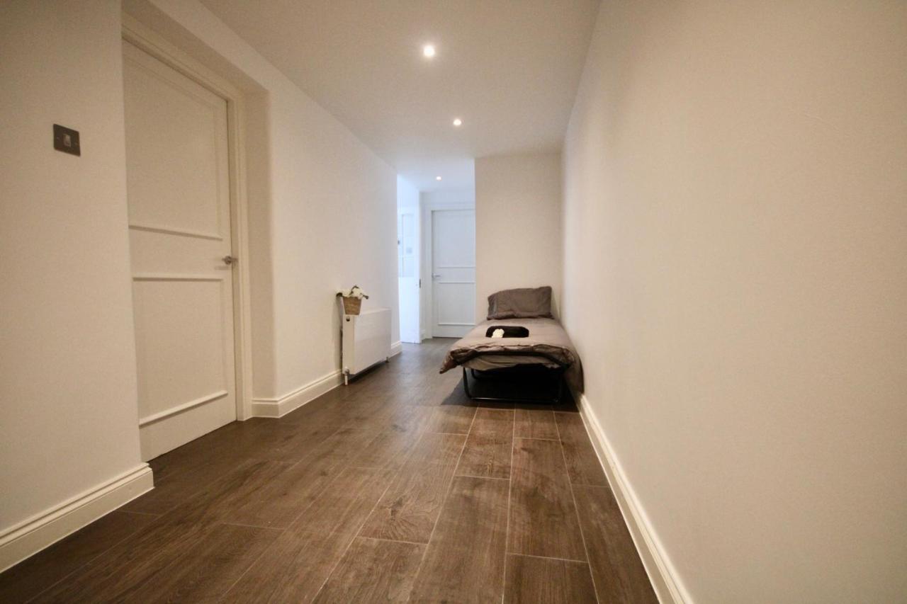 Superb Flat Near Victoria Station Apartment ลอนดอน ภายนอก รูปภาพ